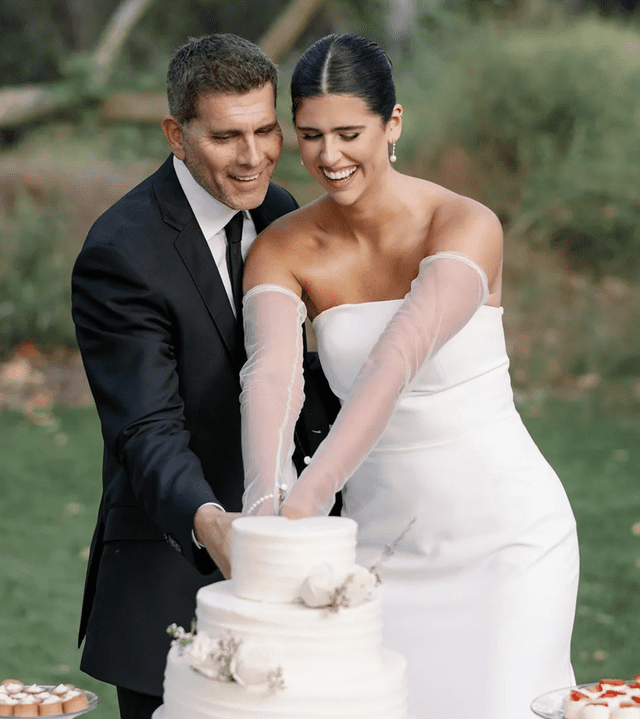   Andrea Bosio and Christian Meier breaking the wedding cake.  Photo: ¡HOLA! magazine/ Dana Ferraro   