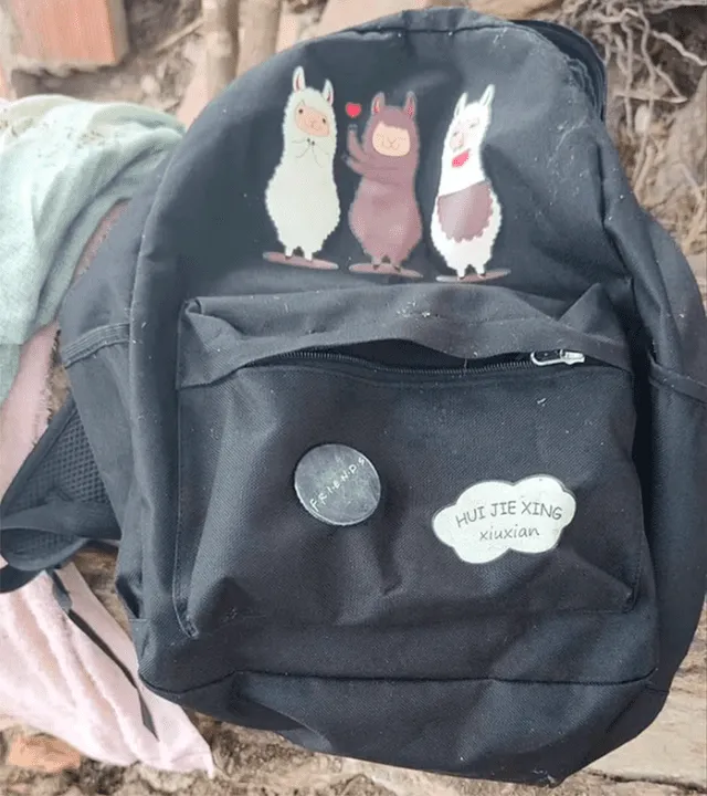 La mochila en la que lanzaron a la bebé al río