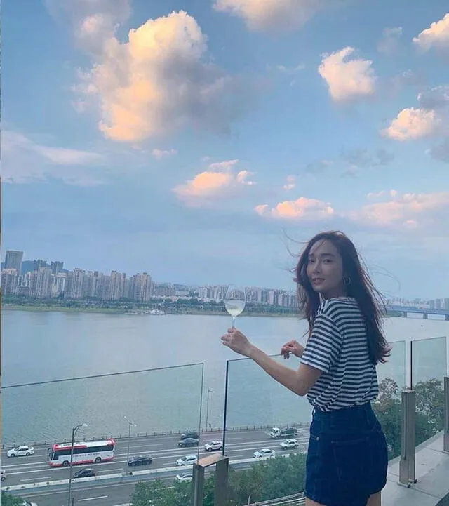 Jessica Jung presumiendo la vista desde su departamento en el exclusivo edificio  Mark Hills. Foto: Instagram