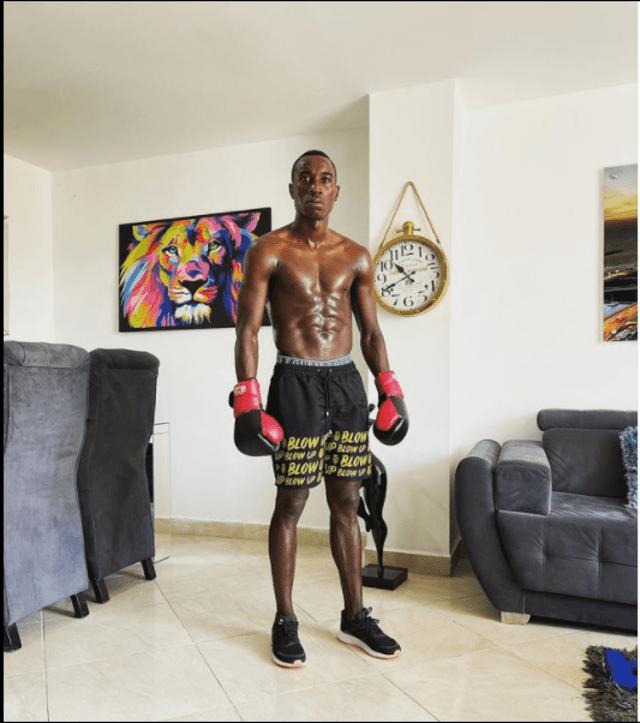 Yorleys Mena es aficionado al boxeo y lo practica de vez en cuando. Foto: Instagram