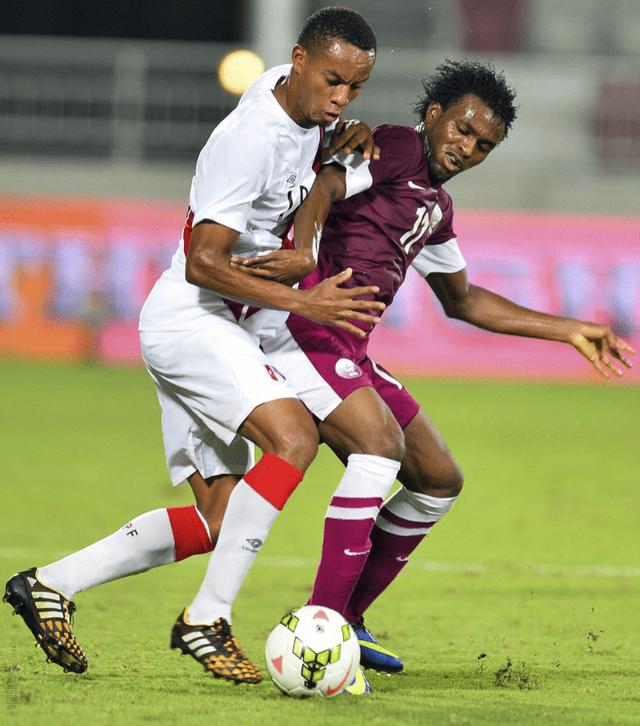 André Carrillo jugando en el 2014 con la selección peruana ante Qatar en Doha. Foto: EFE