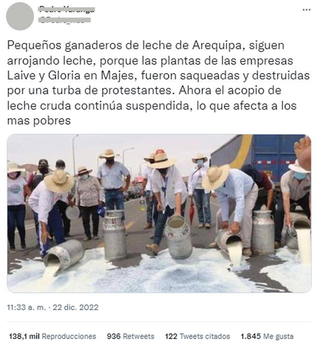 Según el post, esta foto de ganaderos derramando leche fue tomada en el contexto de las recientes protestas. Foto: captura en Twitter.