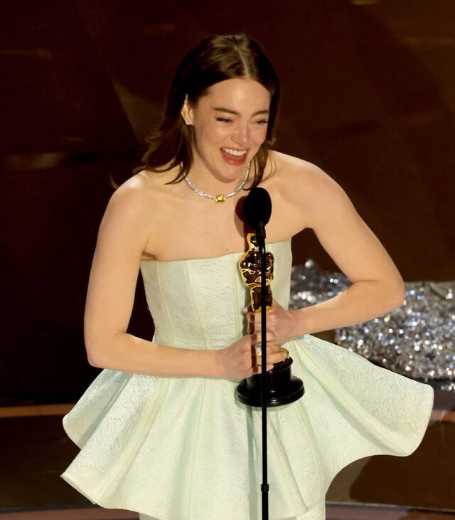  Emma Stone en los Oscar 2024. Foto: TNT   