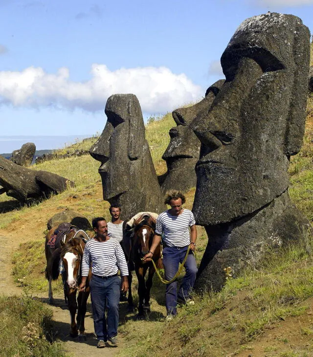 El análisis genético sugiere que los rapanui mantuvieron un crecimiento demográfico estable y realizaron intercambios culturales con nativos americanos antes de la llegada europea. Foto: AFP.   