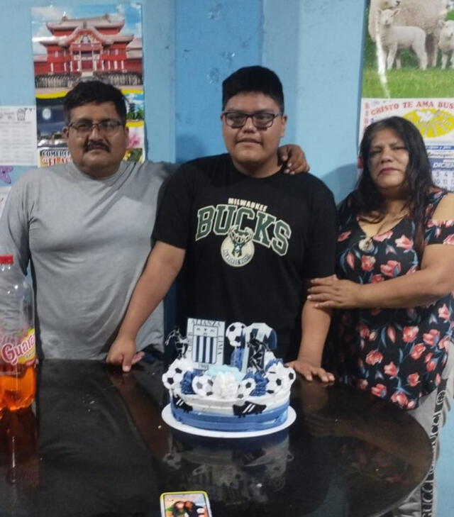Harold Guerrero junto a sus padres, Adolfo y Carmen.   