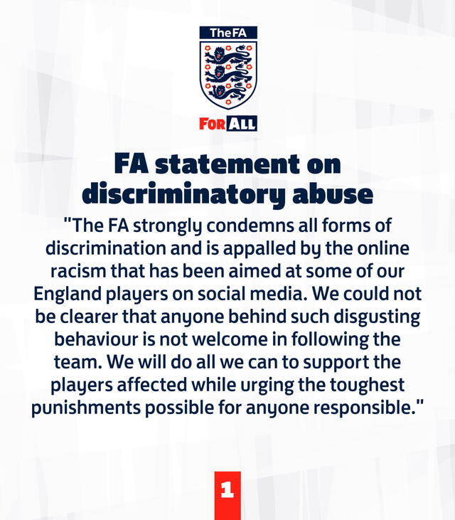Mensaje de la FA contra insultos racistas. Foto: FA