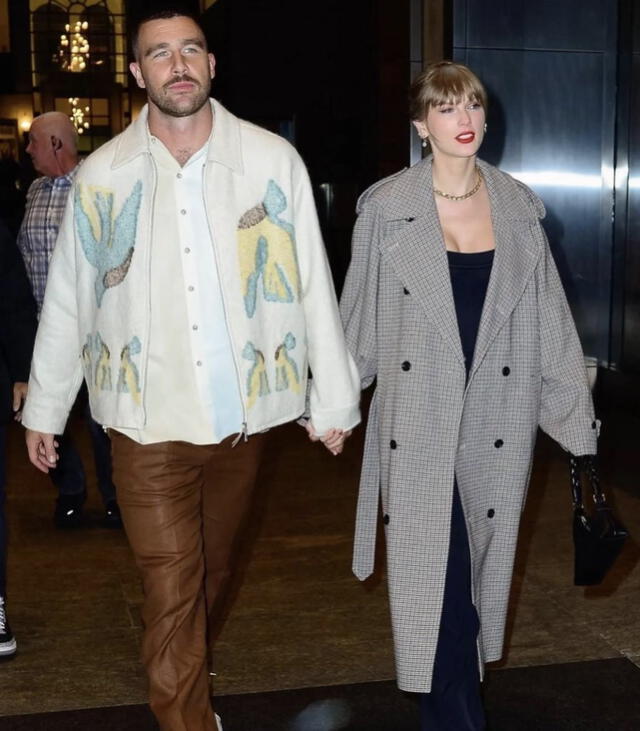  Taylor Swift y Travis Kelce son captados juntos de la mano. Foto: Twitter<br><br> 