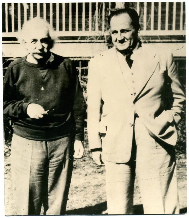 Albert Einstein y Víctor Raul Haya de la Torre