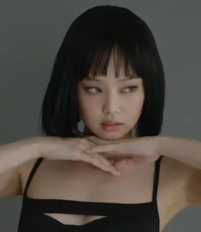 Jennie posó para Elle Korea utilizando un nuevo look. Foto: ELLE Korea Jennie posó para Elle Korea utilizando un nuevo look. Foto: ELLE Korea