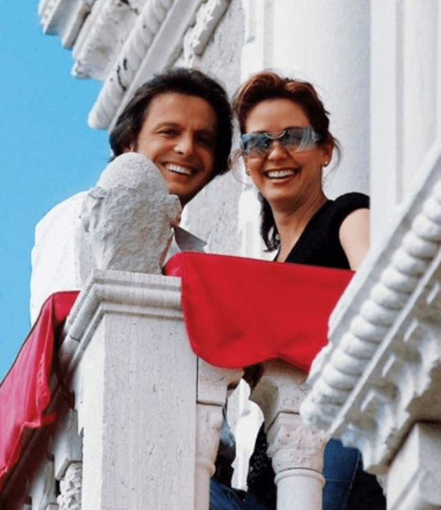 Luis Miguel y Myrka Dellanos. (Foto: Difusión)