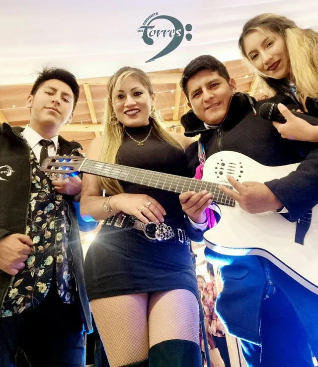  Pilar Astucuri luce contenta con su nueva orquesta musical y le desea lo mejor a Clavito. Foto: @PilarAstucuri/Tiktok<br><br>    