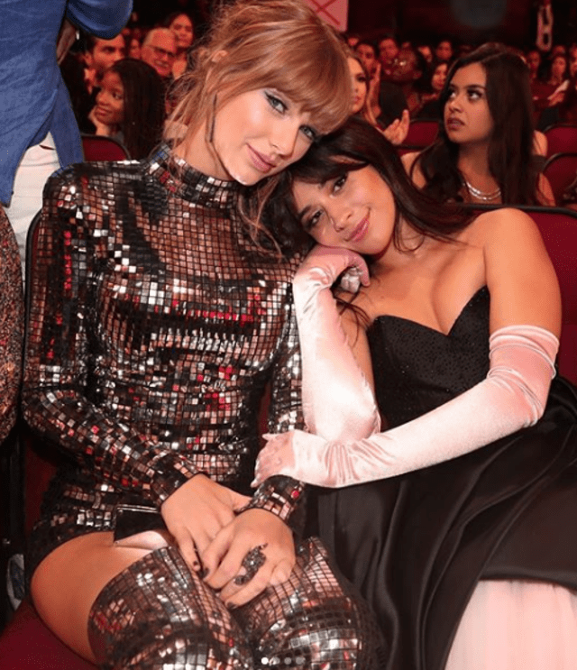 Taylor Swift y Camila Cabello se harán presentaen en los AMAs 2019.