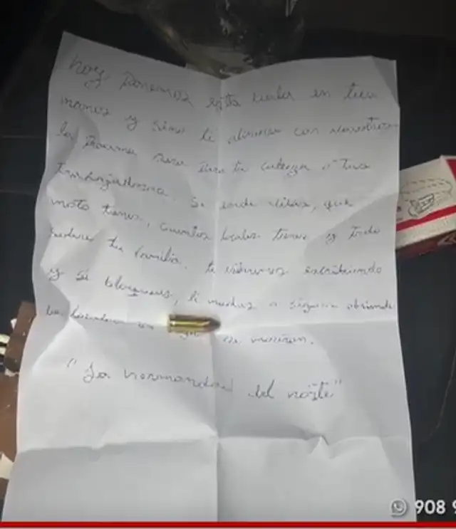  Carta con mensaje extorsivo a empresa incautada durante intervención policial incluía una bala. Foto: Captura América   