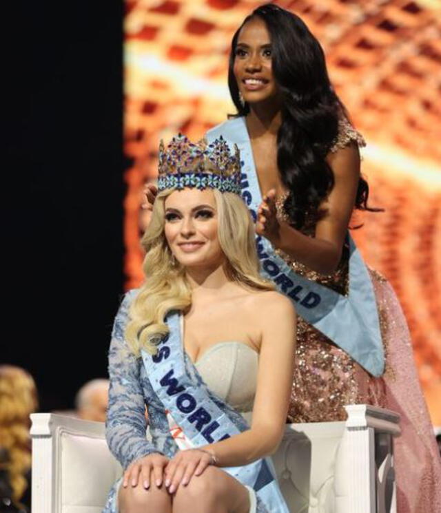 Karolina Bielawska recibe la corona de Miss Mundo 2021. Foto: Instagram Miss Mundo