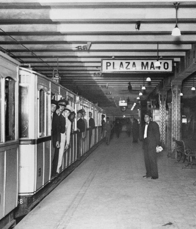 Estación Plaza de Mayo el día de su inauguración en 1913, lo que convirtió al subterráneo en el n.° 13 del mundo. Foto: Biblioteca Nacional Mariano Moreno   