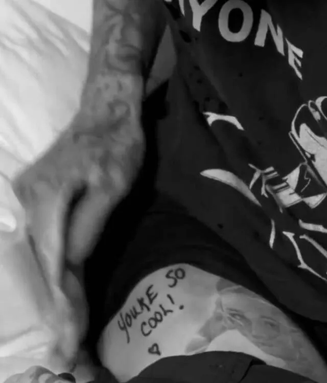 Kourtney habría escrito las palabras que tiene Travis tatuadas. Foto: Instagram/Travis Barker