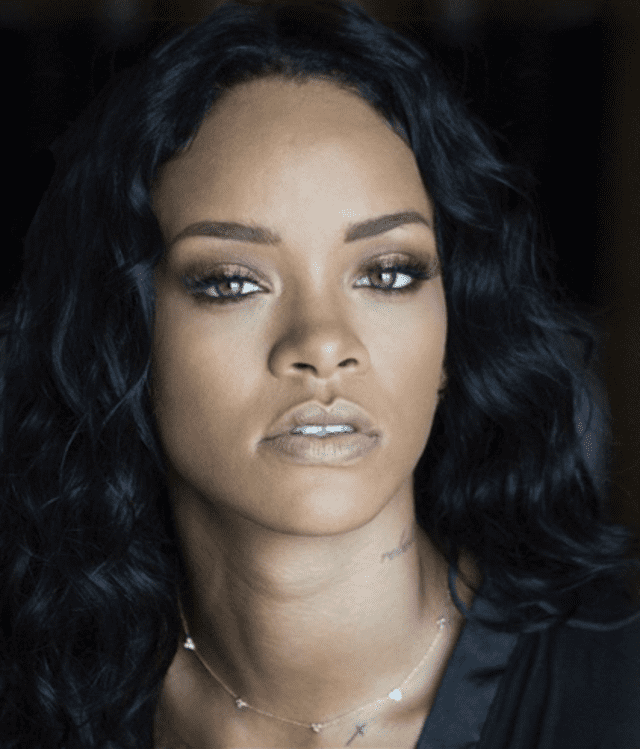 Rihanna asegura que está ocupada tratando de salvar al mundo del coronavirus.