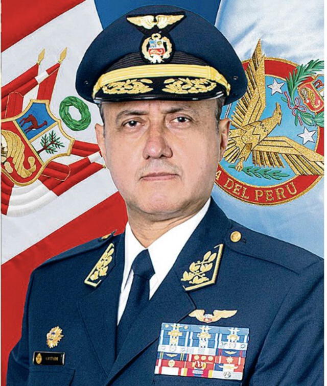Comandante General de la FAP, general del aire Alfonso Artadi Saletti.