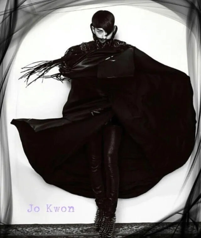 En 2012, Jo Kwon se presentó en TV con tacones tachonados de 12 centimetros.