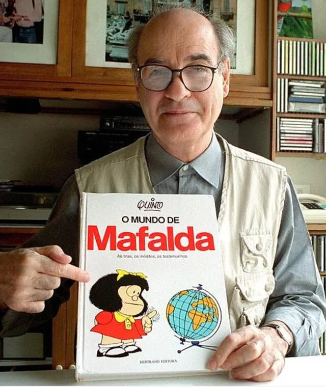 Quino presentando uno de sus libros editados. (Foto: Retrochenta)