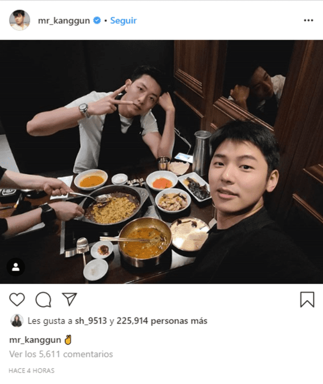 CNBLUE: Minhyuk y Jungshin se reúnen para una comida. Fotografía publicada en Instagram el 23 de marzo, 2020.