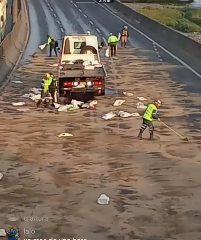 Equipo de Lima Expresa atendiendo la emergencia. Foto: Difusión Equipo de Lima Expresa atendiendo la emergencia. Foto: Difusión
