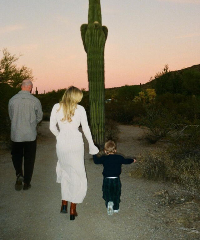 Emilie junto a su esposo y su pequeño hijo de tres años. | Instagram | @emiliekiser Emilie junto a su esposo y su pequeño hijo de tres años. | Instagram | @emiliekiser