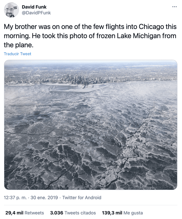 Vista aérea del lago Michigan congelado, durante el vórtice polar de enero de 2019 en Chicago. Foto: captura en Twitter / @DavidPFunk