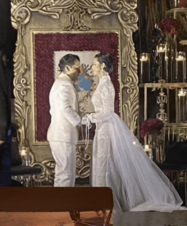 Christian Nodal y Ángela Aguilar en el altar. Foto: Instagram   