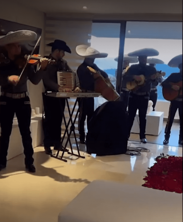 Ignacio Baladán le llevó mariachis a su esposa 'La segura'. Foto: Instagram.   