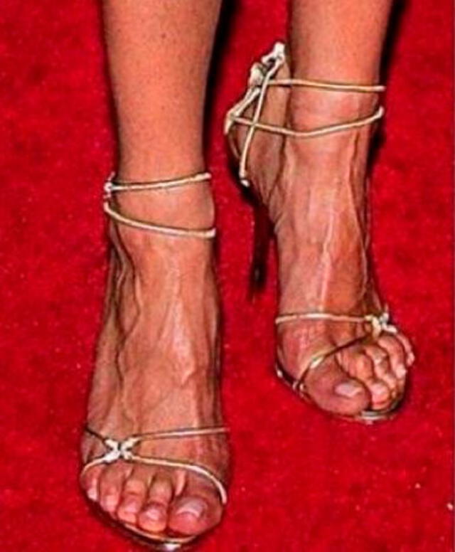 Así son los pies de Jennifer Aniston.