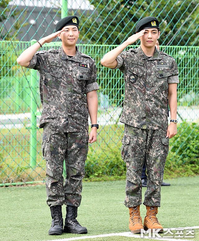 Miembros de BTS saludaron a la prensa coreana. Foto: MK Miembros de BTS saludaron a la prensa coreana. Foto: MK