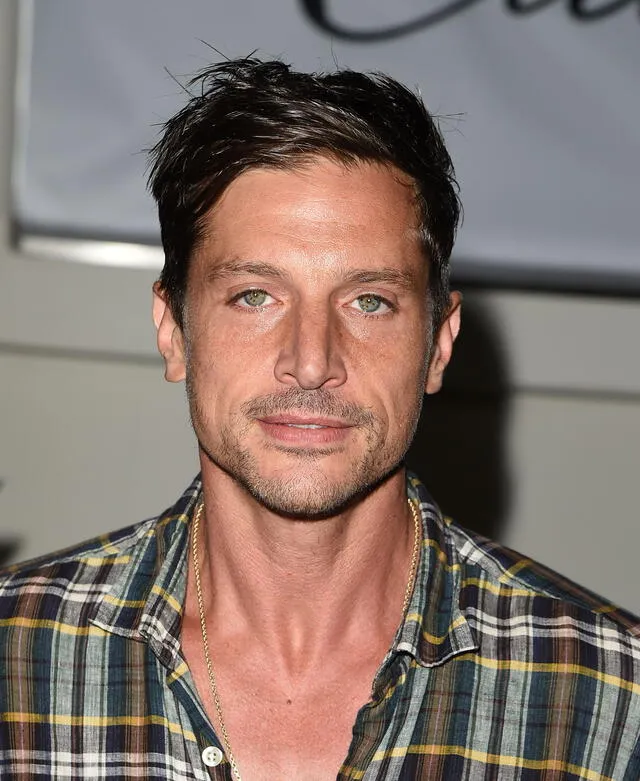 Simon Rex