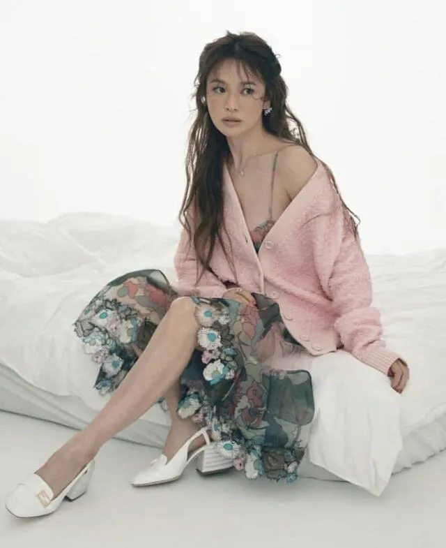 Song Hye Kyo vestida de Fendi para la edición de mayo 2020 de ELLE Signapore.