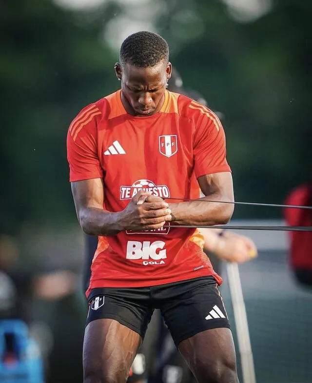  Luis Advíncula llega a la selección peruana para sumar los tres primeros puntos. Foto: La Bicolor   