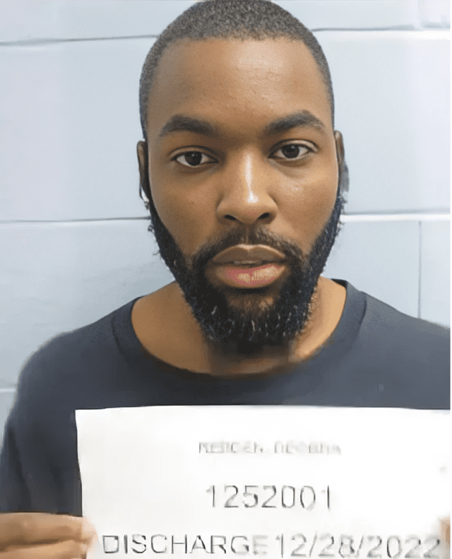 Los golpes de la jueza fueron monitoreados, mientras que uno de los policías tuvo que ser dirigido al hospital. Foto: Celebsweek Los golpes de la jueza fueron monitoreados, mientras que uno de los policías tuvo que ser dirigido al hospital. Foto: Celebsweek