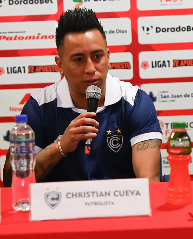  Christian Cueva fue presentado como nuevo refuerzo de Cienciano. Foto: Twitter   