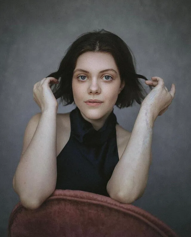 Georgie Henley muestra las cicatrices que le dejó la infección Fascitis necrotizante