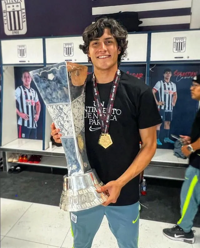 Pineau fue campeón en 2022 con el primer equipo de Alianza Lima. Foto: Sebastien Pineau /Instagram    