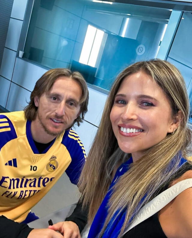 Anna Carina Copello se muestra feliz tras conocer a Luka Modric. Foto: Difusión   