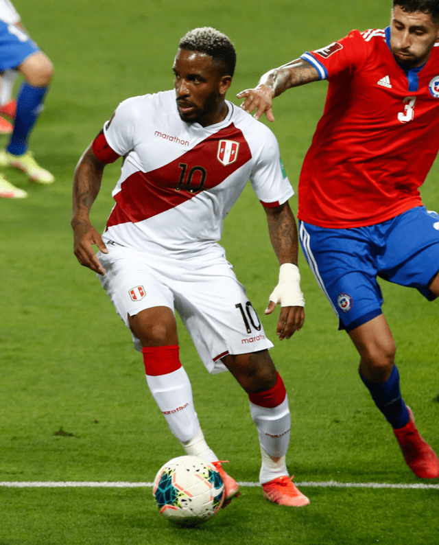  El episodio entre Farfán y 'Coki' ocurrió en un vuelo chárter en que la Bicolor viajó a Chile por la Copa América 2015. Foto: difusión    