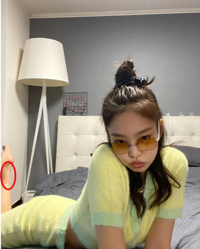 BLACKPINK: Jennie Kim presenta una lesión encima del tobillo izquierdo. Instagram. 1 de mayo, 2020.