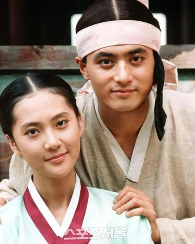 Jang Dong Gun y Yum Jung Ah iniciaron un romance tras actuar juntos en el dorama ‘Model’ de 1997.