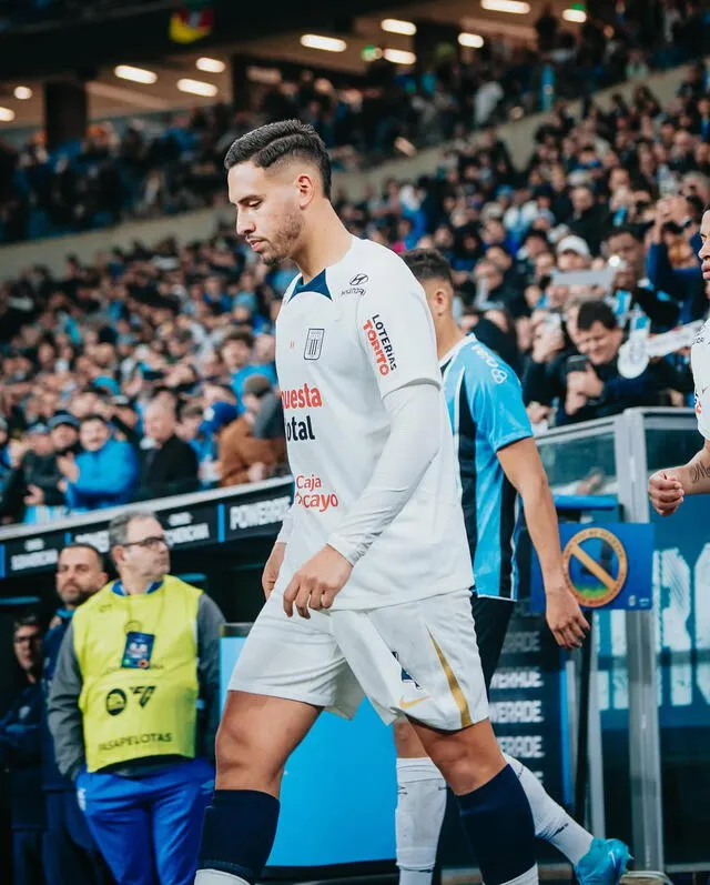 Erick Noriega puede jugar de volante y de central. Foto: Alianza Lima.   