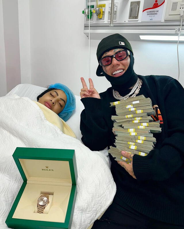  Tekashi 6ix9ine visitó a Yailin en la clínica y le regaló dinero en efectivo. Foto: Tekashi/Instagram<br><br>    