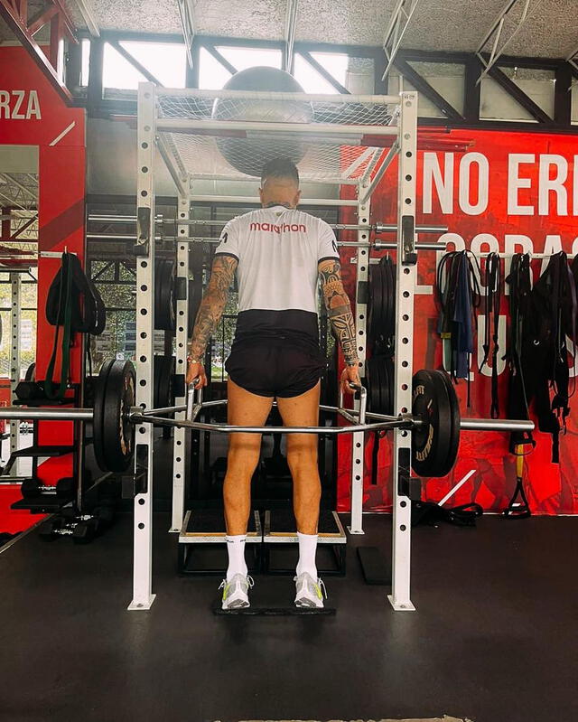Paolo Guerrero entrena en la Videna. Foto: Instagram