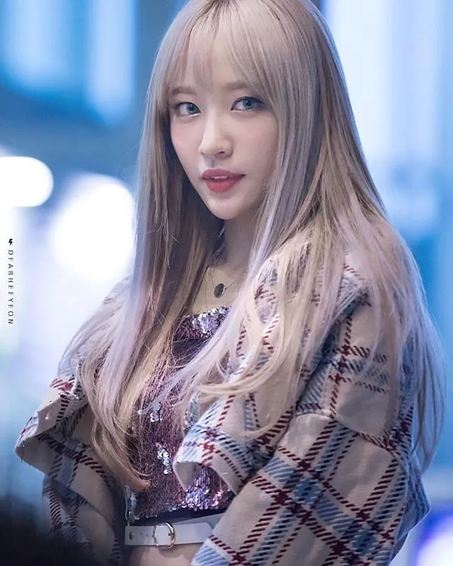 La segunda visual de EXID, ha llevado en algunas ocasiones el cabello platinado.