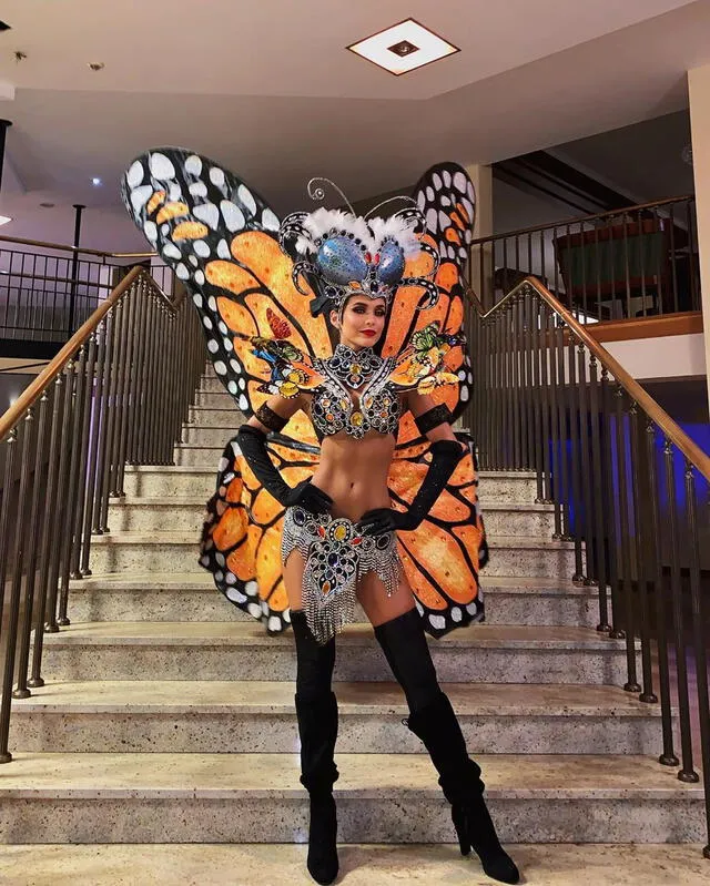 Janick Maceta con traje inspirado en la Mariposa Monarca del Sur del Perú