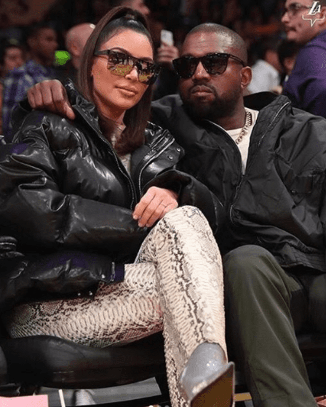Kim Kardashian y Kanye West en el partido de Tristan Thompson.