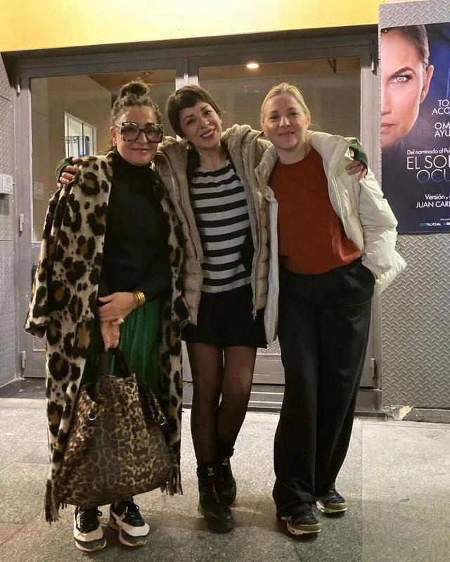  Tatiana Astengo acompañada por 2 amigas en el Teatro Pavón. Foto: Instagram<br>   